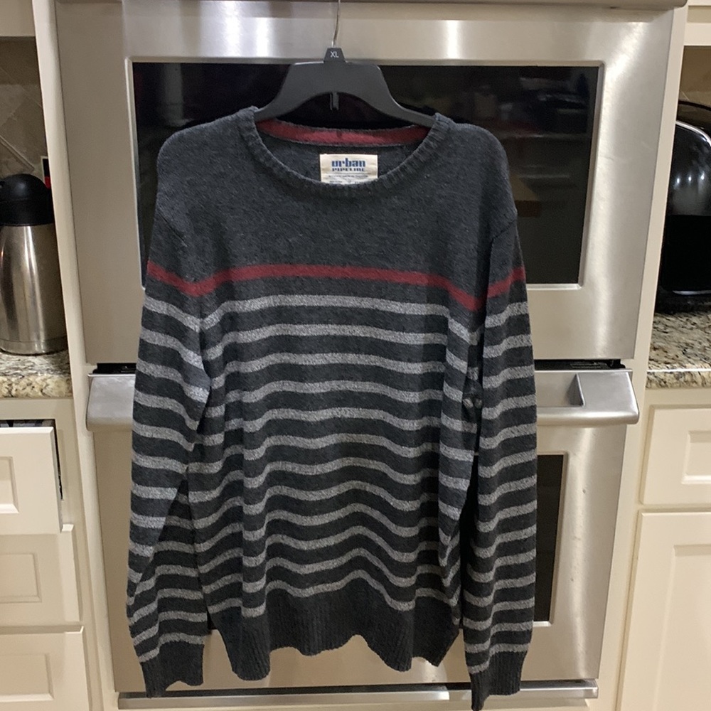 Urban Pipeline size XLARGE fits like 2X poly/wool/nylon/viscose sweater like new